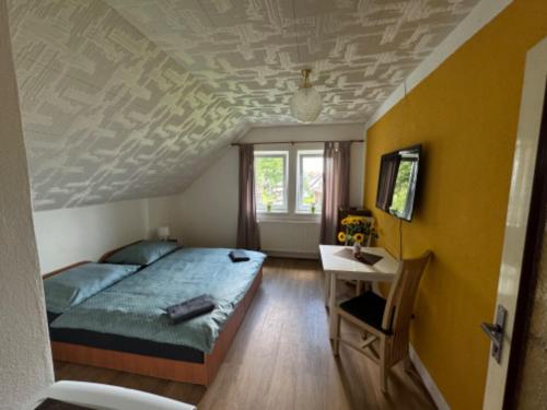 Penzion a Rybářská bašta U Jesetera (Penzion a Rybarska basta U Jesetera) in Bela Pod Pradedem