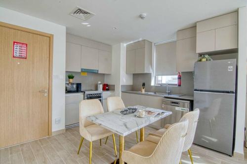 Luxury Living 1BR at Sunset Creek Beach 702, Dubái (foto 6)