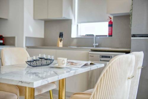 Luxury Living 1BR at Sunset Creek Beach 702, Dubái (foto 8)