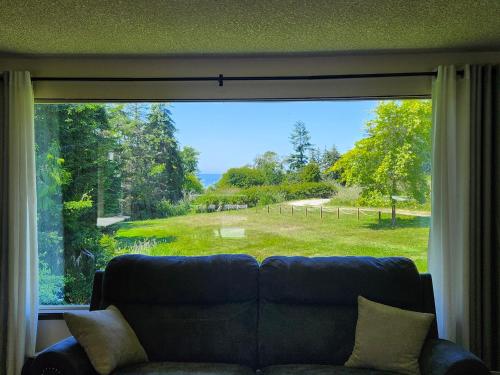 Crescent Beach Retreat- Cozy 4br House in Port Angeles