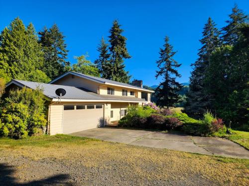 Crescent Beach Retreat- Cozy 4br House in Port Angeles