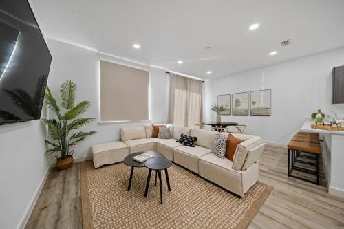 4-bed Wpb Home Near 95,airport,dt & Beaches in West Palm Beach, USA