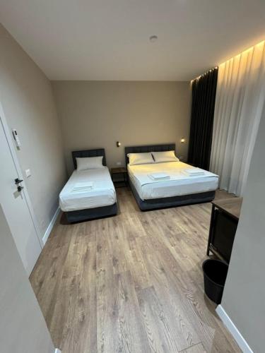 Triple Room with Garden View image 6