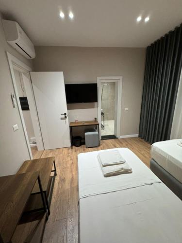 Double or Twin Room image 4