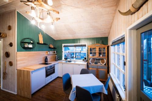 keuken, Selið Cottage - Traditional Icelandic Summerhouse with hot tub in Laugarvatn