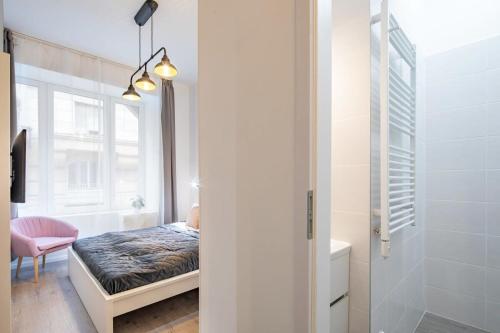 Extra Central - Mini Modern Studio - image 8
