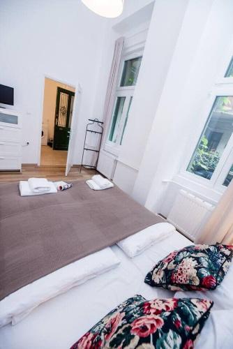 Brand NEW central AC apartment - image 12