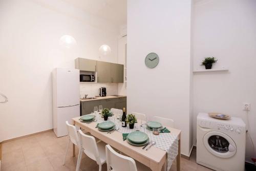 Brand NEW central AC apartment - image 11