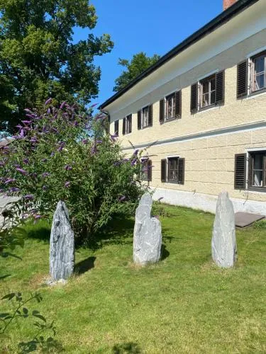 Schlosstaverne Sighartstein Familienzimmer in Neumarkt am Wallersee, Österreich