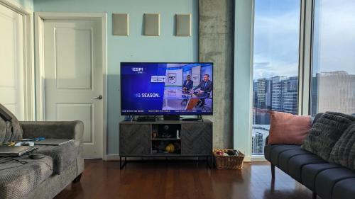 Modern Apartment in Atlanta - Tap to explore photos