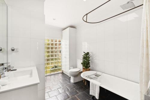The Buckland Terrace Timeless Inner-City Treasure - image 4