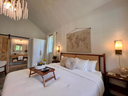 Couples Getaway Villa with outdoor soaking tub in Sevierville, USA