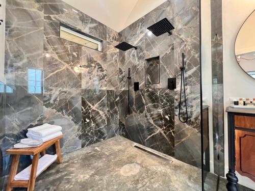 New Creekside Villa Perfect for a Couples Escape in Sevierville, USA