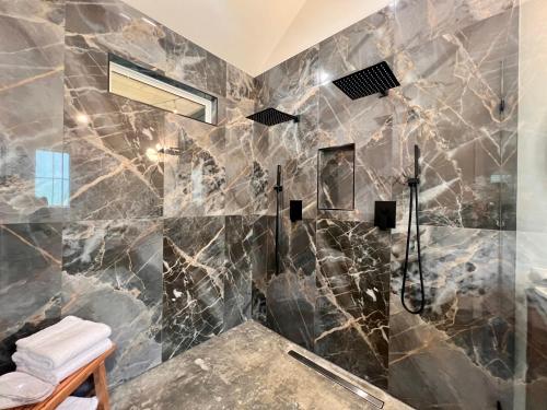 New Creekside Villa Perfect for a Couples Escape in Sevierville, USA
