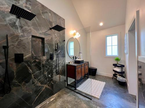 New Creekside Villa Perfect for a Couples Escape in Sevierville, USA