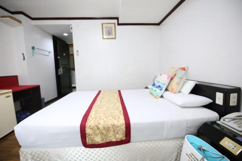 Hotel Asia Cebu Room Type - Standard Double Room