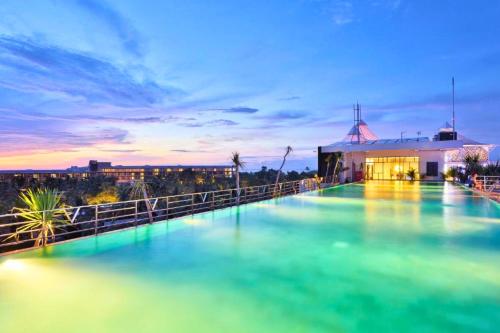Viorel 1 BR Whirlpool Suite Room - Tap to explore photos