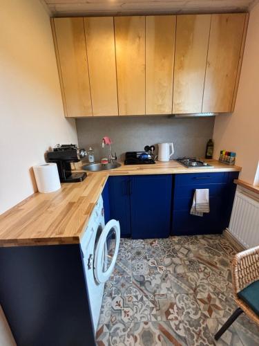 Dapur, Cozy city apartments in Roja with free parking in Roja