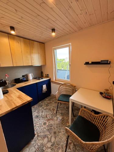 Dapur, Cozy city apartments in Roja with free parking in Roja