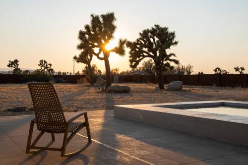 Sol e Cielo- 2 luxe homes w 2 pools & hot tubs in Yucca Valley, USA