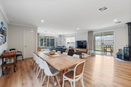 Shepherds Delight-Access Friendly-Linen Included in กูลวา