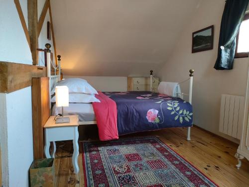 1 queen bed, 1 twin bed