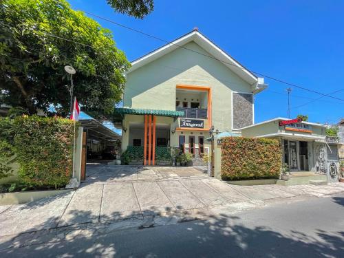 ทางเข้า, Wisma Anugerah Redpartner Near Masjid Zayed Solo near สวนบาเลกัมบัง