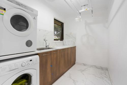 Tree-Lined Donvale Nature Family Getaway in Mitcham