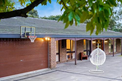 Tree-Lined Donvale Nature Family Getaway in Mitcham