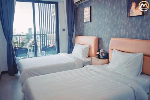 Deluxe Double Studio room in Hotel Serviced Condo Unique Infinity Pool with Mekong River View