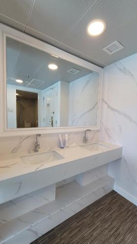 Grand Bay View Hotel Grand Bay View Hotel