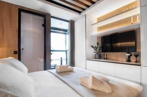 Mirenia Luxury Suite in the centre - Tap to explore photos