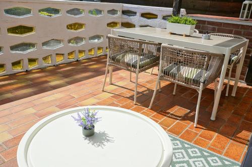 陽台/露台, Modern & gepflegt, Süd-Terrasse, Parkplatz, Nähe DUS (Modern & gepflegt, Sud-Terrasse, Parkplatz, Nahe DUS) in 卡爾斯特