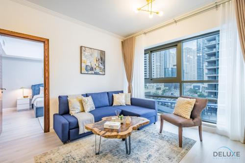 Stylish 1BR Apartment in Al Sahab 2, Dubai Marina by Deluxe Holiday Homes, Дубай