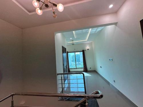 Beautiful villa in bahria town - image 9