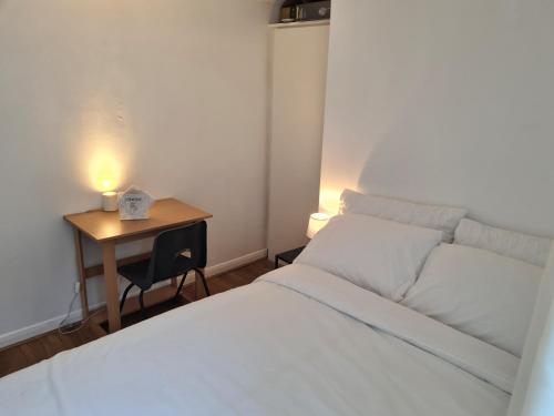 A 4 bedroom house closer to central London - image 9