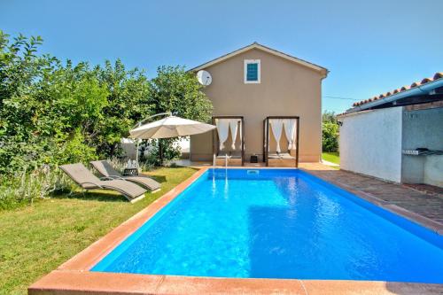 Ema Holiday Home in Muntic