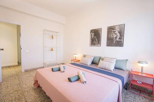 Villa con piscina y barbacoa para 13 personas cerca del metro in ปิกัสเซนต์