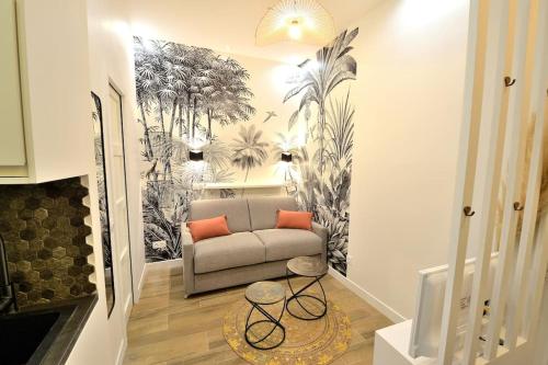 Tiny cosy studio NAMASTAY in trendy Canal St Martin area, Paris