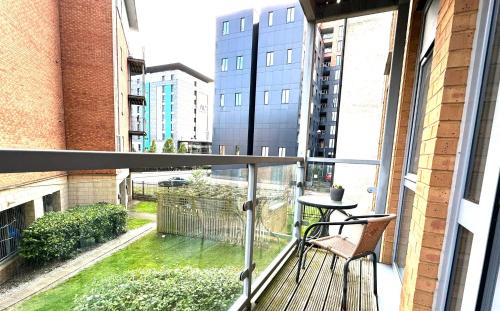 2 Bed ensuite with Balcony and Free onsite Secure Parking, Manchester