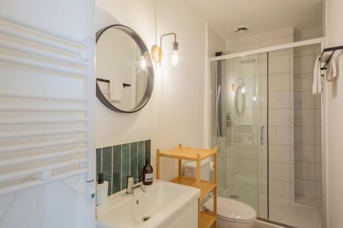 One-Bedroom Apartment image 9