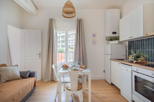 One-Bedroom Apartment image 6
