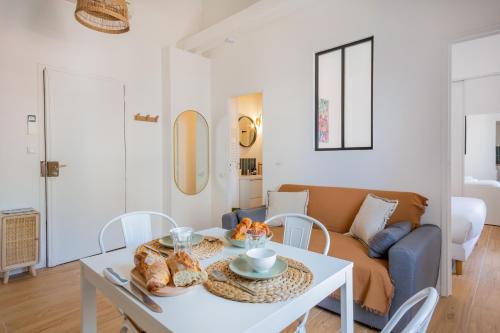 One-Bedroom Apartment image 4