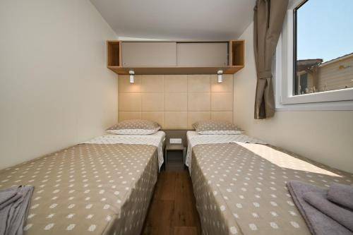 Mobile Home image 10
