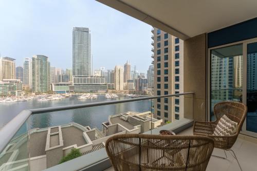 Maison Privee - Cosmopolitan Apt with Scenic Dubai Marina Vws, Dubaï
