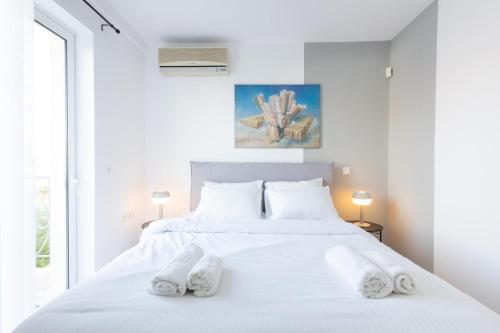 Elegant Coastal Haven Fully Renovated 3-Bedroom Apartment, Athens (photo 3)