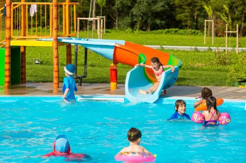 Skats, Waves & Whispers Apartments - acces gratuit piscina in Comuna 23 August
