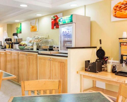 Quality Inn Dalton - image 13