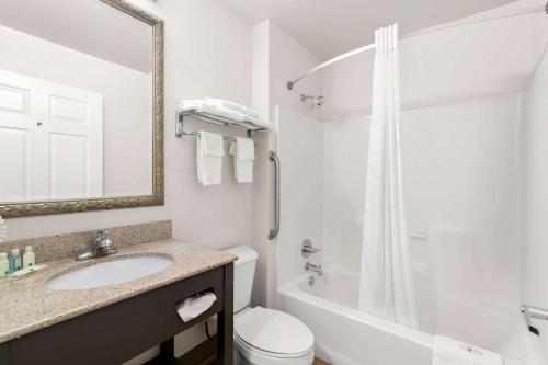 Quality Inn Merrimack - Nashua - image 7