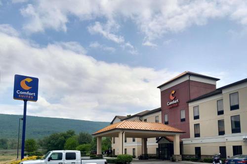 Comfort Suites Altoona - main image